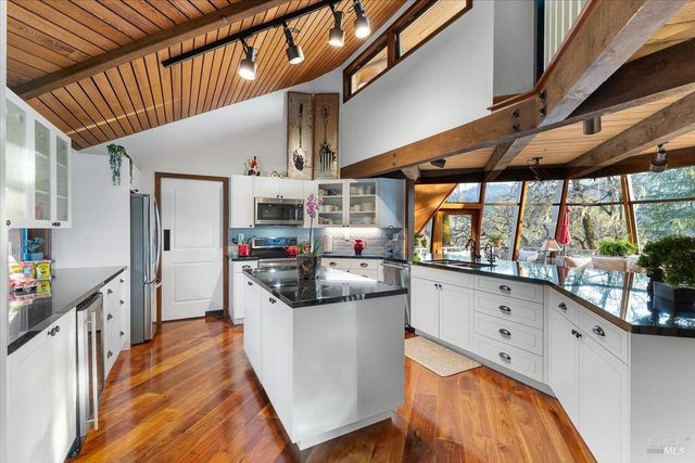 10045 Loch Haven Dr, Santa Rosa, CA 95404