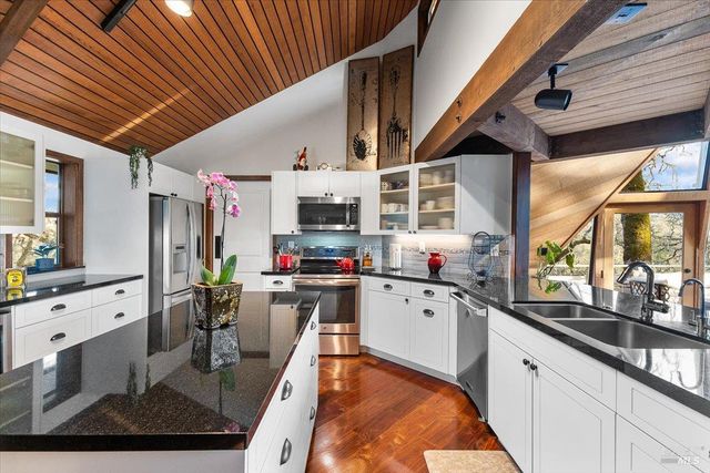 10045 Loch Haven Dr, Santa Rosa, CA 95404