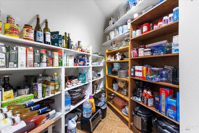 10045 Loch Haven Dr, Santa Rosa, CA 95404