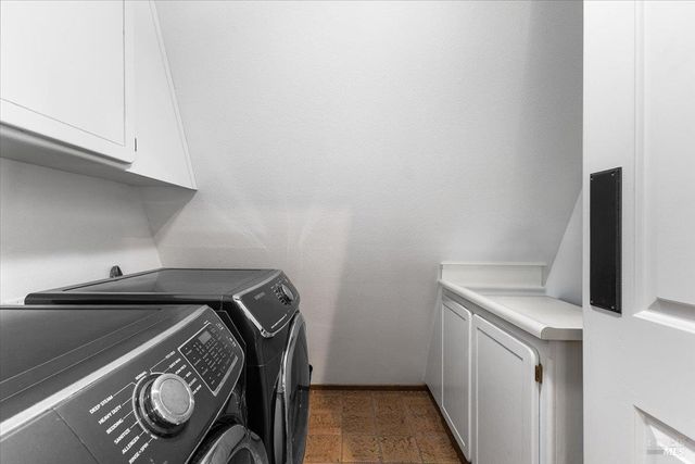 10045 Loch Haven Dr, Santa Rosa, CA 95404