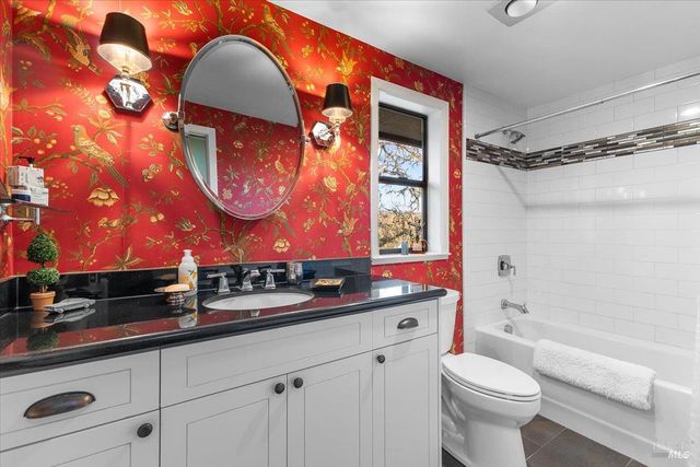 10045 Loch Haven Dr, Santa Rosa, CA 95404