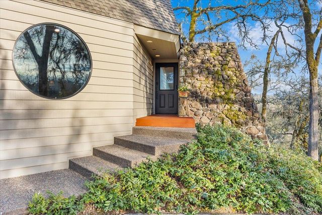 10045 Loch Haven Dr, Santa Rosa, CA 95404