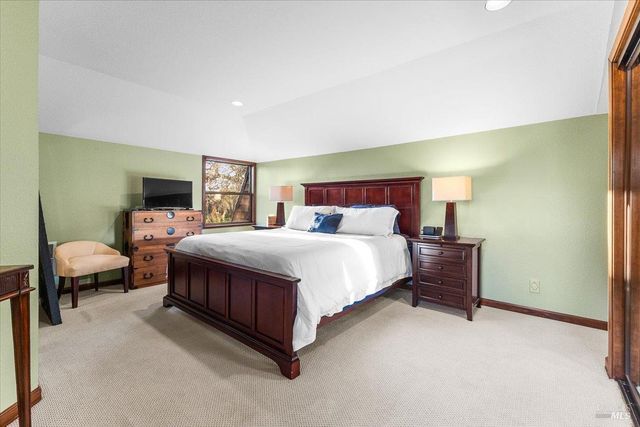 10045 Loch Haven Dr, Santa Rosa, CA 95404