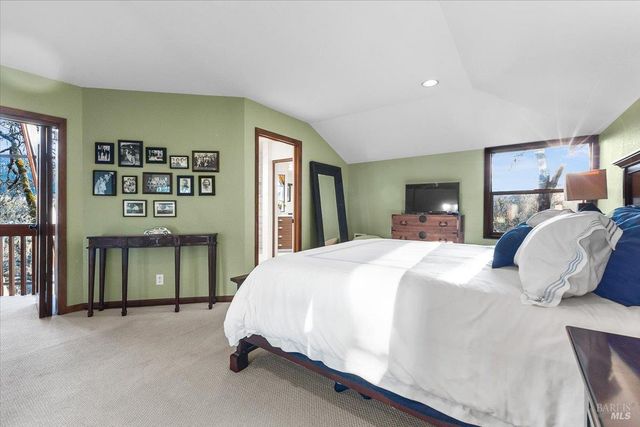 10045 Loch Haven Dr, Santa Rosa, CA 95404