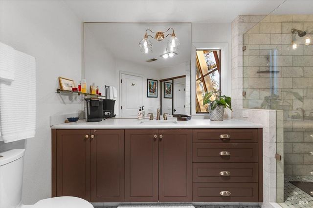 10045 Loch Haven Dr, Santa Rosa, CA 95404