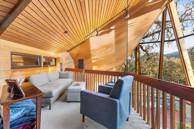 10045 Loch Haven Dr, Santa Rosa, CA 95404