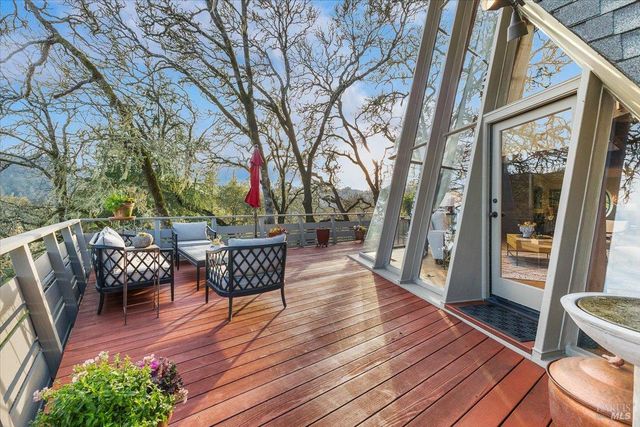 10045 Loch Haven Dr, Santa Rosa, CA 95404