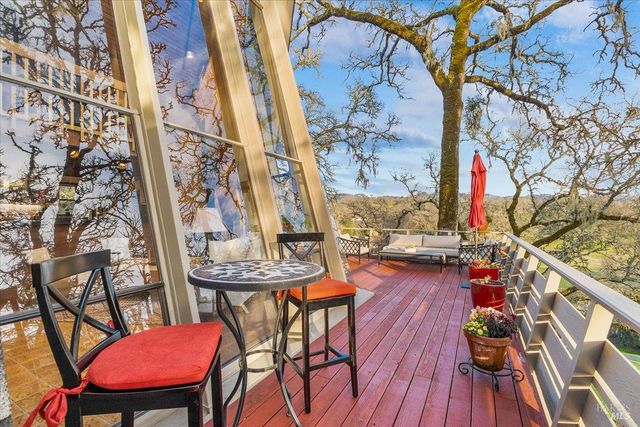 10045 Loch Haven Dr, Santa Rosa, CA 95404