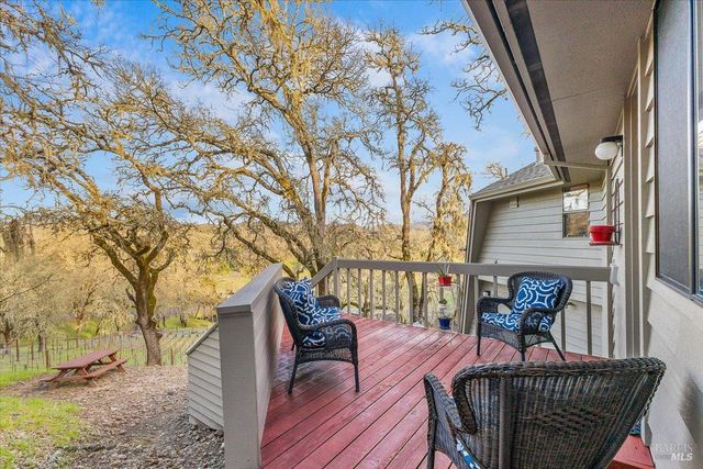 10045 Loch Haven Dr, Santa Rosa, CA 95404