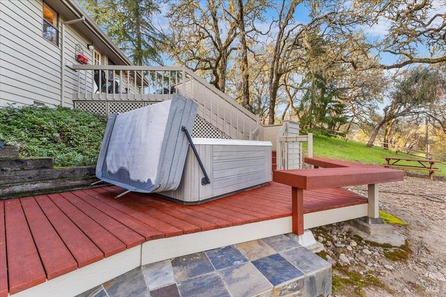 10045 Loch Haven Dr, Santa Rosa, CA 95404