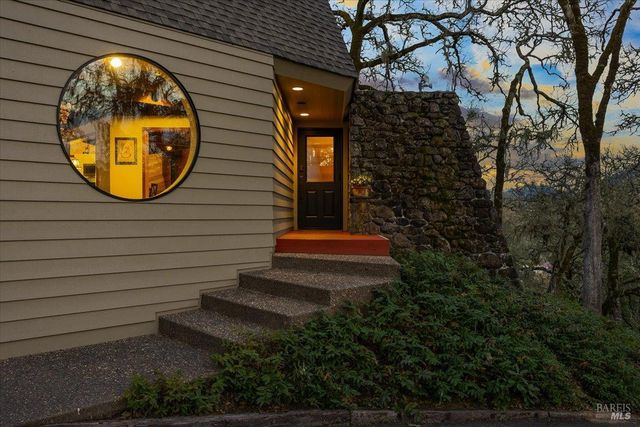 10045 Loch Haven Dr, Santa Rosa, CA 95404