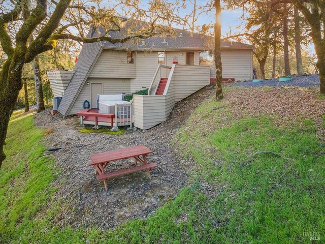 10045 Loch Haven Dr, Santa Rosa, CA 95404