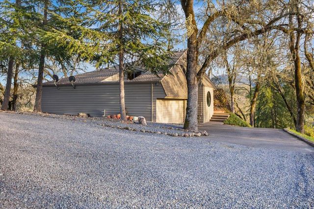 10045 Loch Haven Dr, Santa Rosa, CA 95404