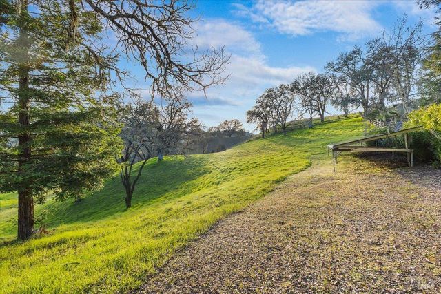 10045 Loch Haven Dr, Santa Rosa, CA 95404