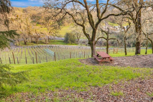 10045 Loch Haven Dr, Santa Rosa, CA 95404