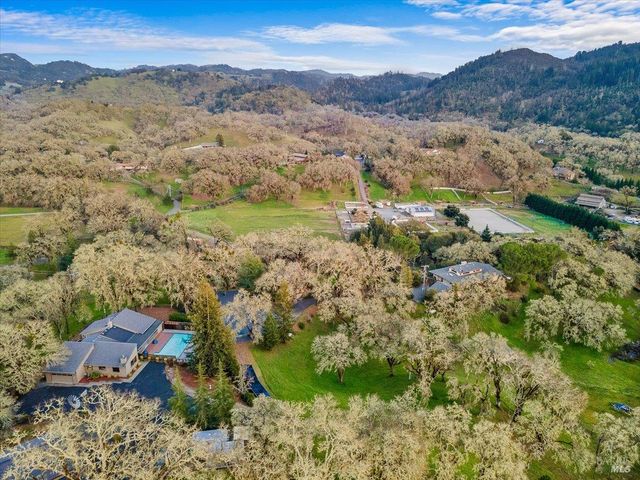 10045 Loch Haven Dr, Santa Rosa, CA 95404