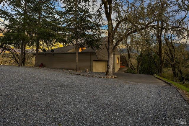 10045 Loch Haven Dr, Santa Rosa, CA 95404