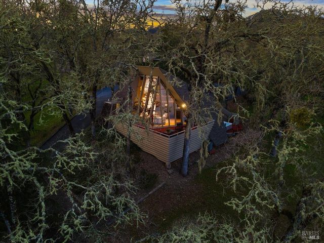 10045 Loch Haven Dr, Santa Rosa, CA 95404