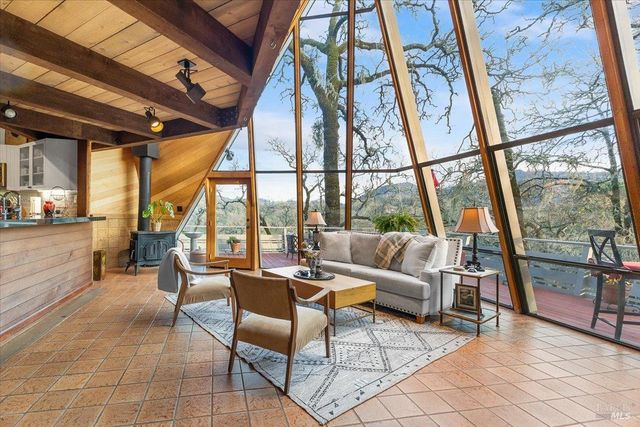 10045 Loch Haven Dr, Santa Rosa, CA 95404