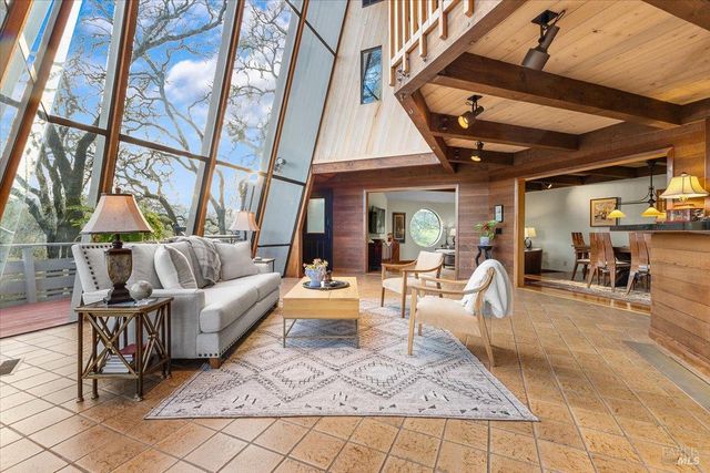 10045 Loch Haven Dr, Santa Rosa, CA 95404