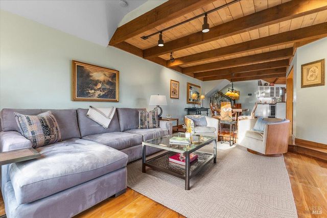 10045 Loch Haven Dr, Santa Rosa, CA 95404