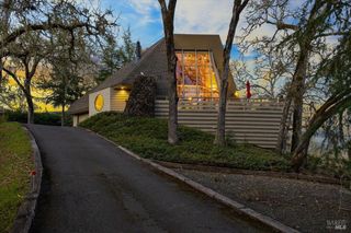 10045 Loch Haven Dr, Santa Rosa, CA 95404