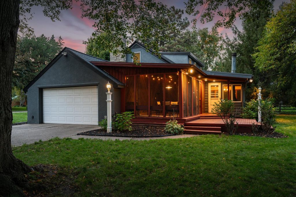 615 Utah Avenue S, Golden Valley, MN 55426