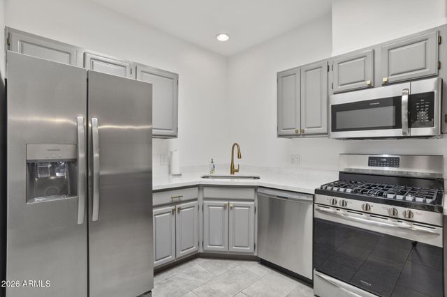 3221 N 37TH Street 18, Phoenix, AZ 85018