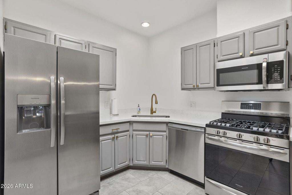 3221 N 37TH Street 18, Phoenix, AZ 85018 — photo 5