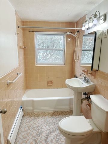 39 Montvale Ave 6, Woburn, MA 01801