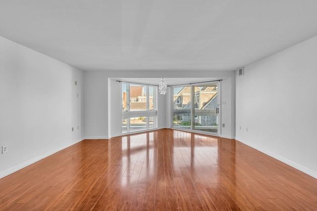 1 Commodore Court 202, Hull, MA 02045