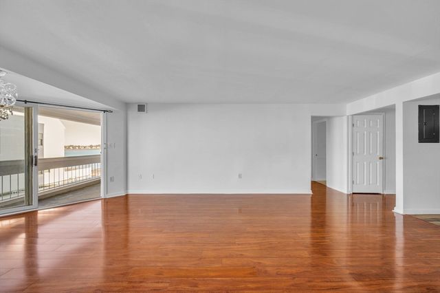 1 Commodore Court 202, Hull, MA 02045