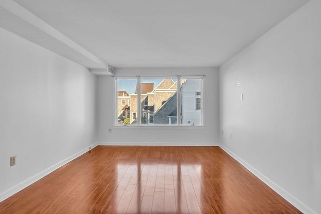 1 Commodore Court 202, Hull, MA 02045