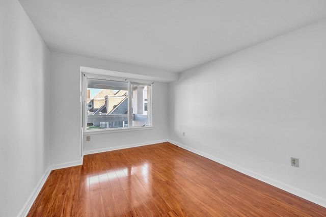 1 Commodore Court 202, Hull, MA 02045