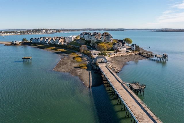 1 Commodore Court 202, Hull, MA 02045