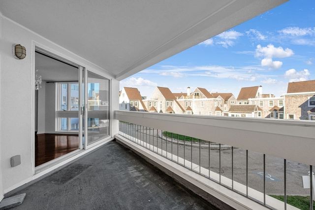 1 Commodore Court 202, Hull, MA 02045