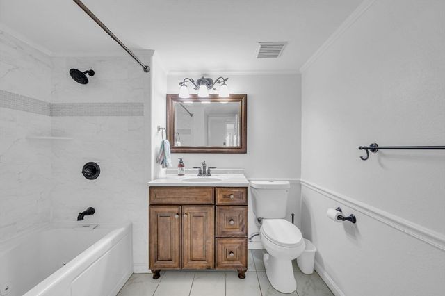 1 Commodore Court 202, Hull, MA 02045