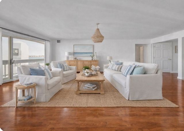 1 Commodore Court 202, Hull, MA 02045