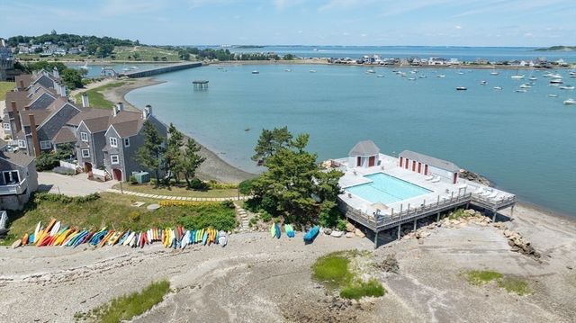 1 Commodore Court 202, Hull, MA 02045