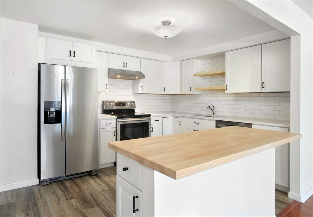 1 Commodore Court 202, Hull, MA 02045