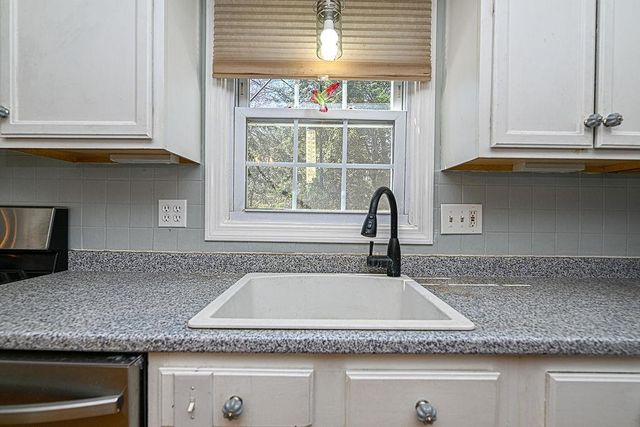 32 Hickory Drive, Amherst, NH 03031