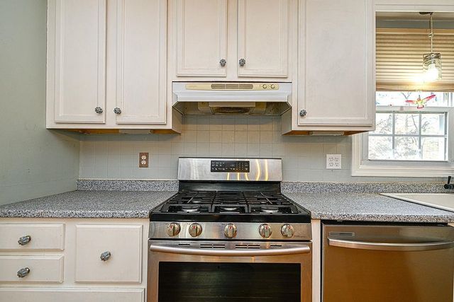 32 Hickory Drive, Amherst, NH 03031