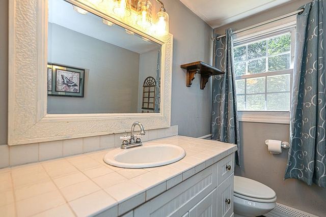 32 Hickory Drive, Amherst, NH 03031