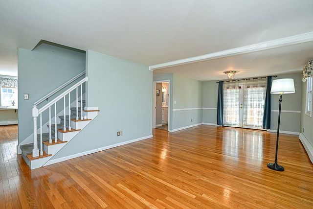 32 Hickory Drive, Amherst, NH 03031