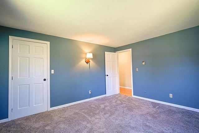 32 Hickory Drive, Amherst, NH 03031