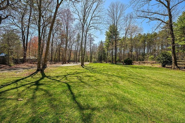 32 Hickory Drive, Amherst, NH 03031