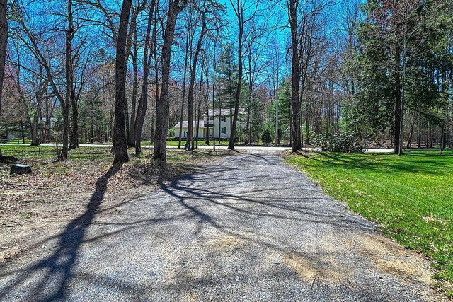 32 Hickory Drive, Amherst, NH 03031