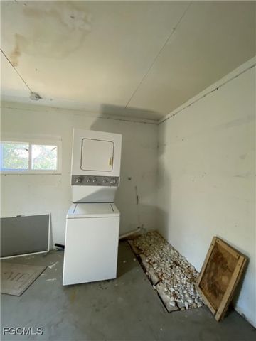 1539 Piney RD, North Fort Myers, FL 33903