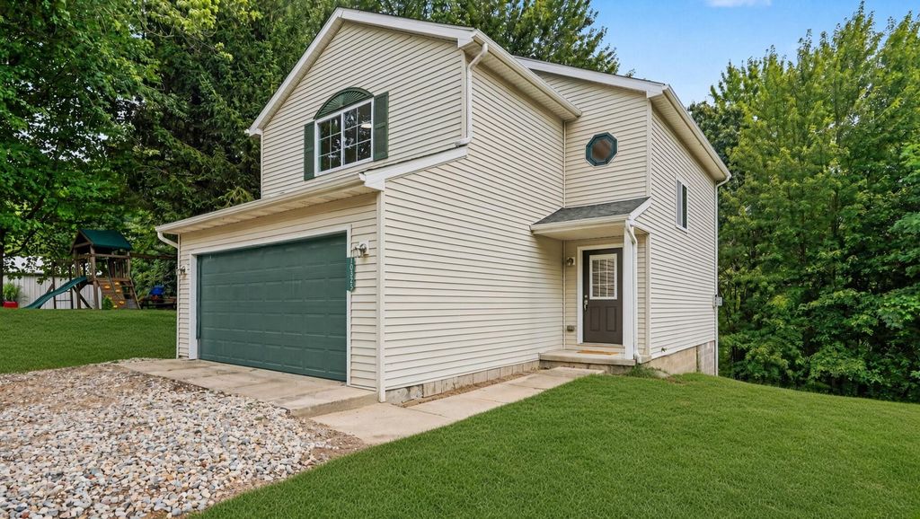 10325 Michael Boulevard, Pinckney, MI 48169
