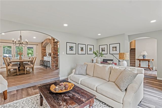 18050 Elliott Drive, Chagrin Falls, OH 44023
